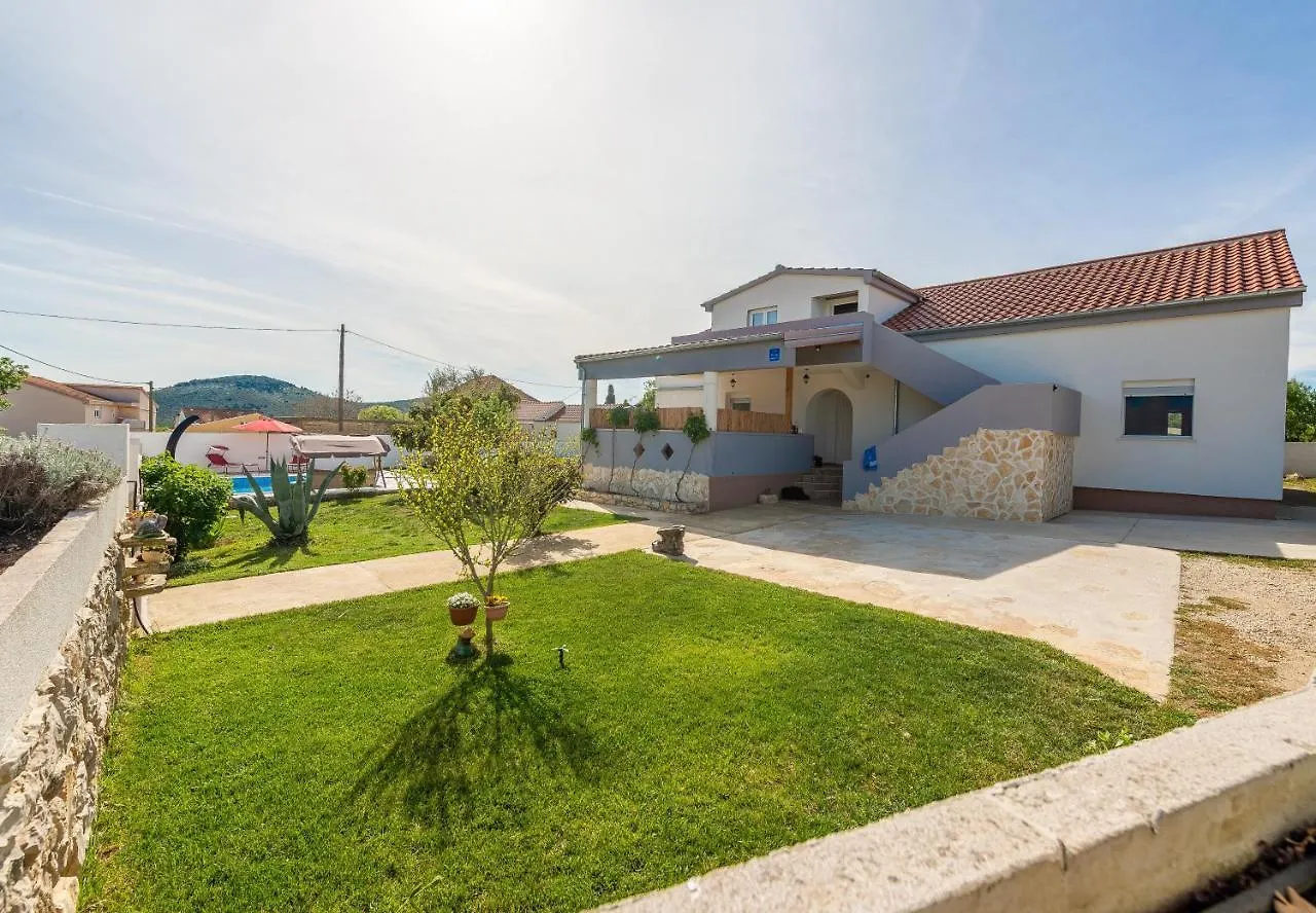 Holiday home Home Idassa Zadar